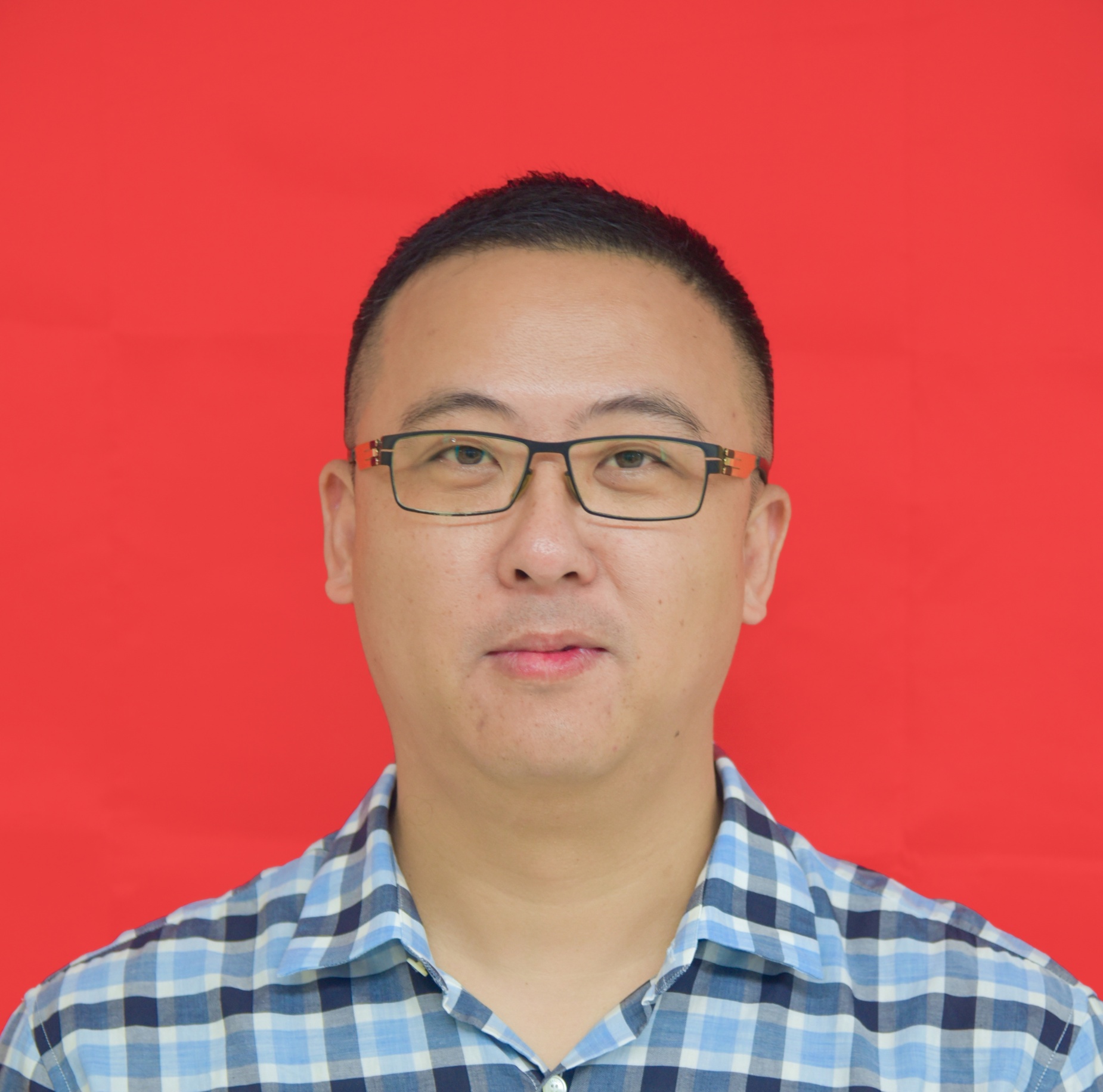 荣誉会长、党支部书记-周鹏飞